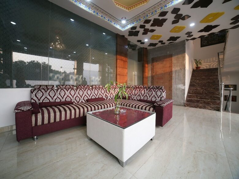 Apartamentos Oyo 23295 Hotel The Rajfort