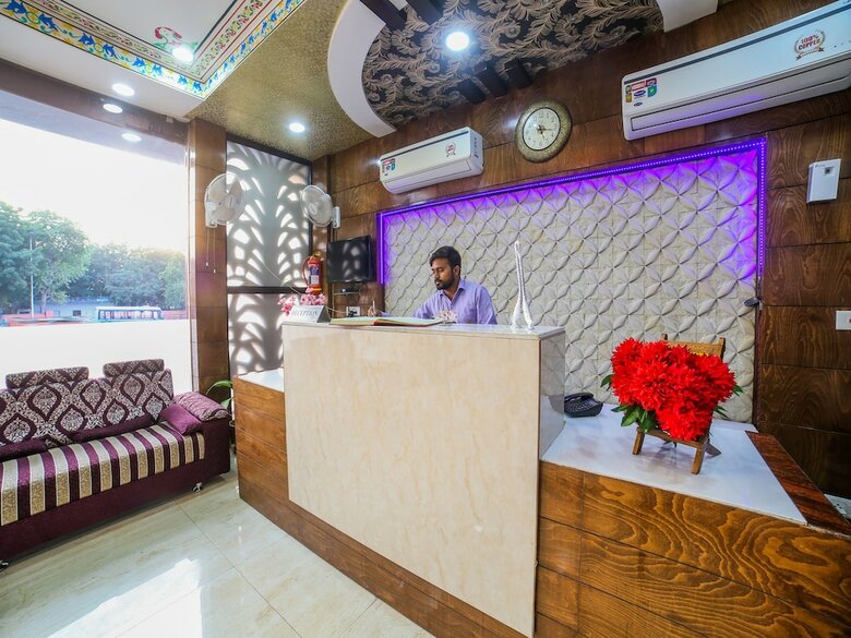 Apartamentos Oyo 23295 Hotel The Rajfort