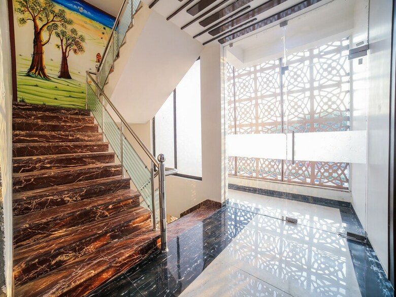 Apartamentos Oyo 23295 Hotel The Rajfort