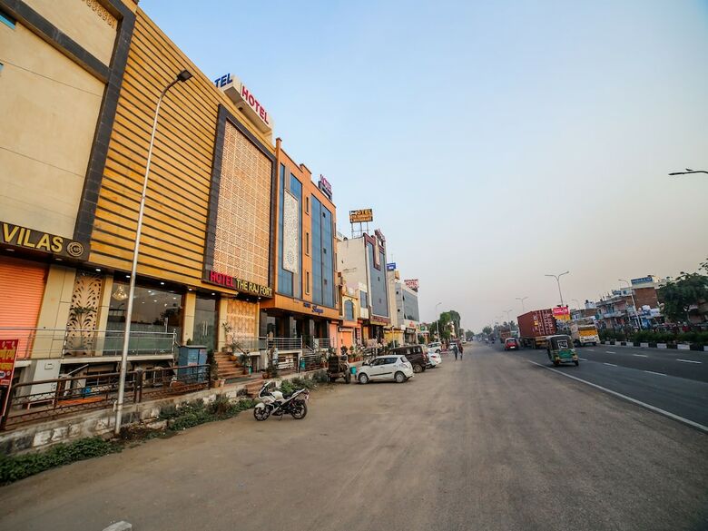 Apartamentos Oyo 23295 Hotel The Rajfort