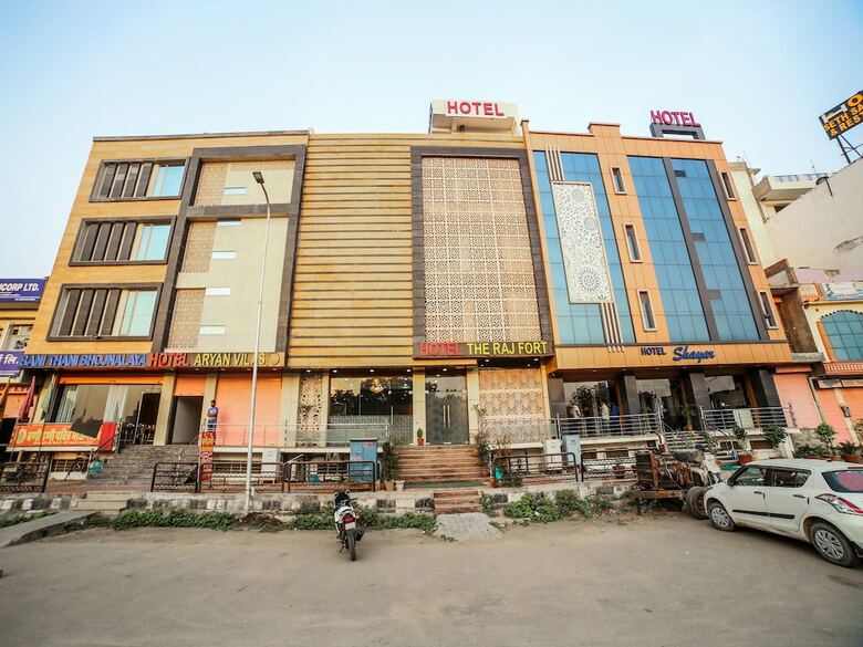 Apartamentos Oyo 23295 Hotel The Rajfort