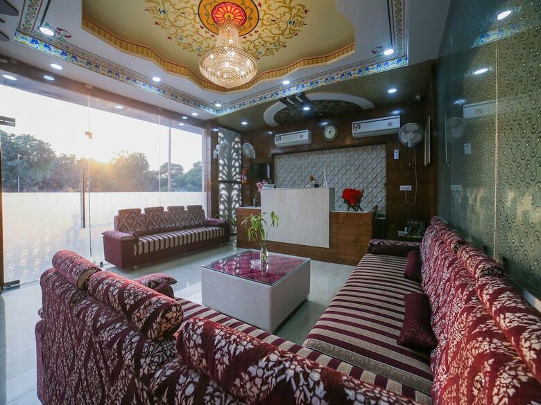 Apartamentos Oyo 23295 Hotel The Rajfort