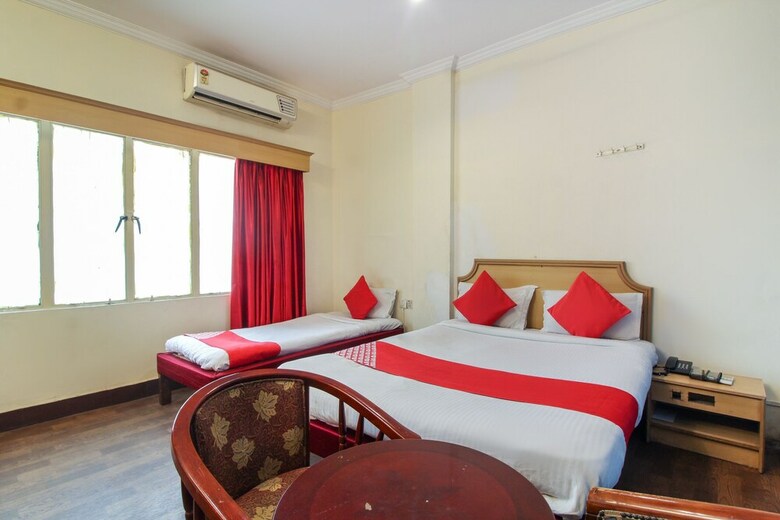 Hotel Oyo 12237 Royal Suite