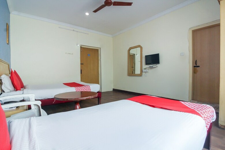 Hotel Oyo 12237 Royal Suite