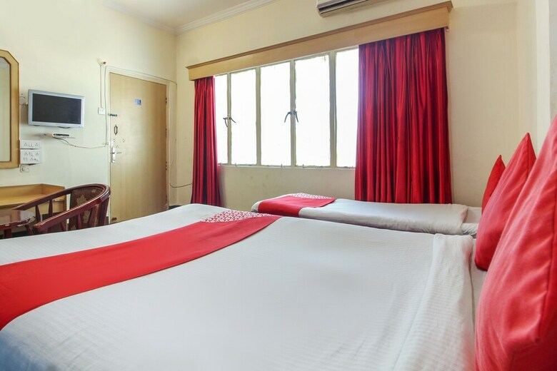 Hotel Oyo 12237 Royal Suite