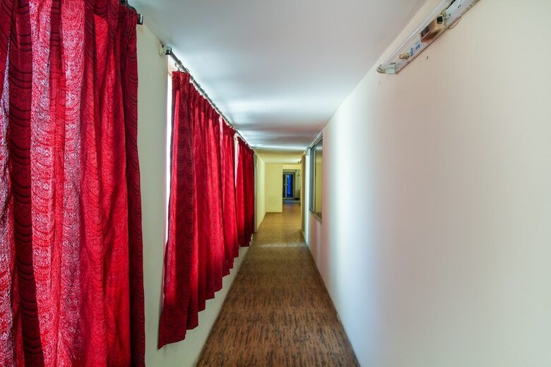 Hotel Oyo 12237 Royal Suite