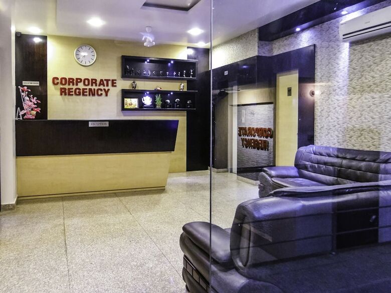 Hotel Oyo 24041 Silverkey Corp Residency