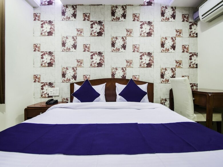Hotel Oyo 24041 Silverkey Corp Residency