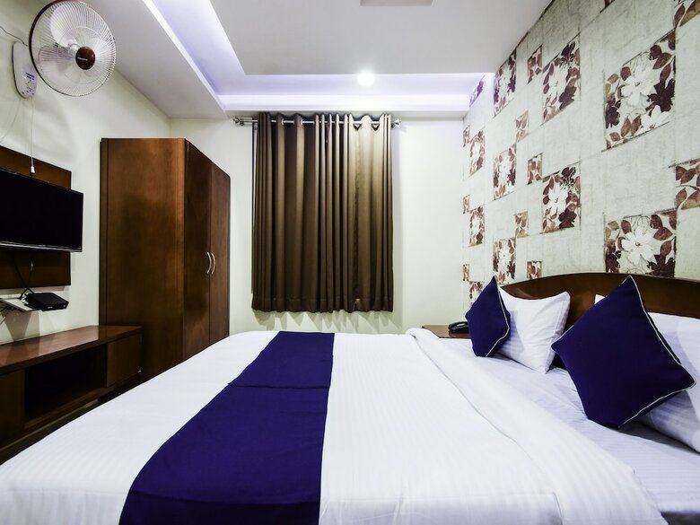 Hotel Oyo 24041 Silverkey Corp Residency