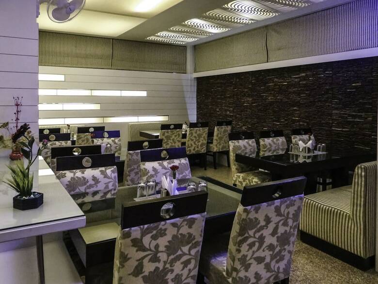 Hotel Oyo 24041 Silverkey Corp Residency