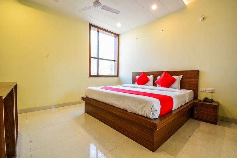 Hotel Oyo 22204 Mark Inn