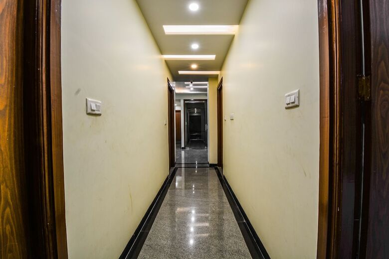 Hotel Oyo 22204 Mark Inn