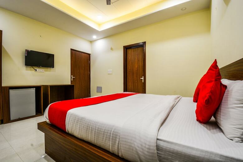 Hotel Oyo 22204 Mark Inn