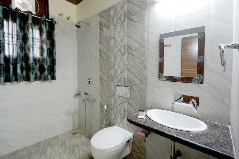 Oyo 22949 Hotel Heiwa Inn