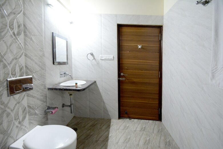 Oyo 22949 Hotel Heiwa Inn