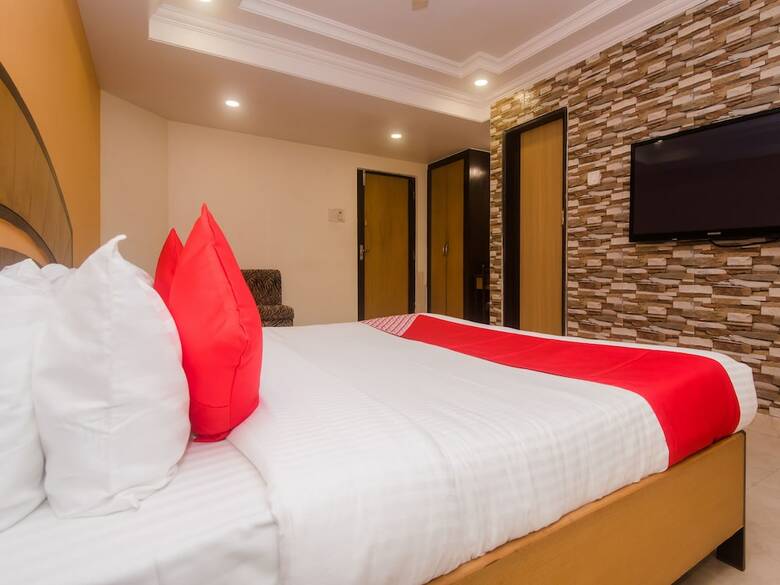 Oyo 19028 Hotel Palm Star