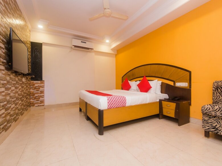 Oyo 19028 Hotel Palm Star