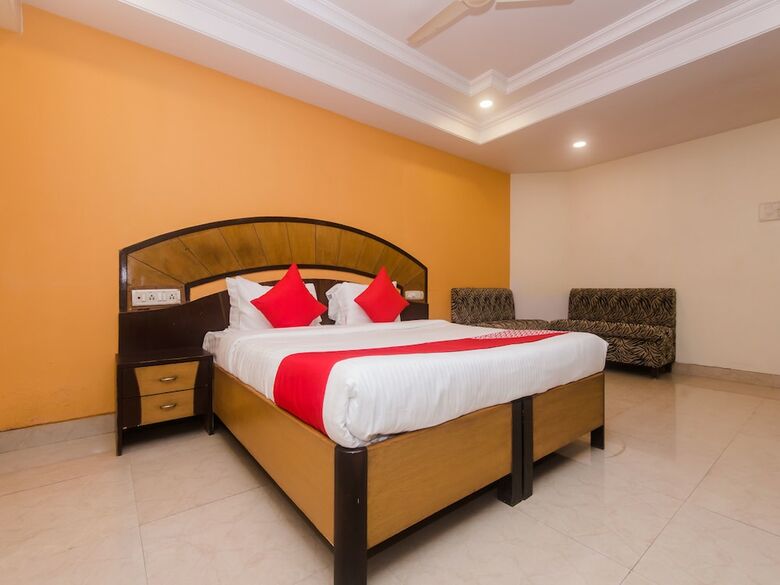 Oyo 19028 Hotel Palm Star