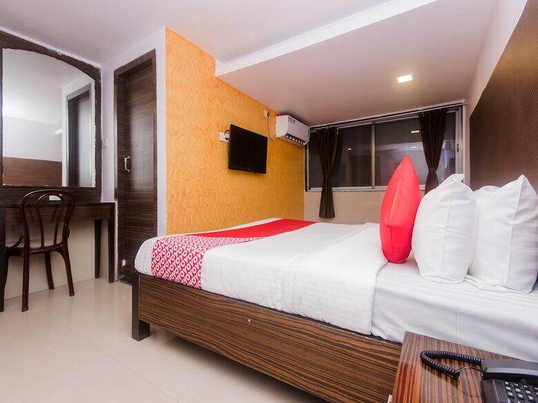 Oyo 19028 Hotel Palm Star