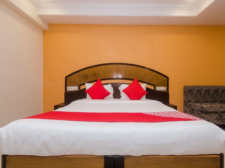 Oyo 19028 Hotel Palm Star