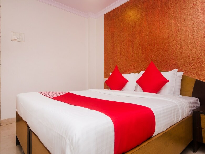 Oyo 19028 Hotel Palm Star