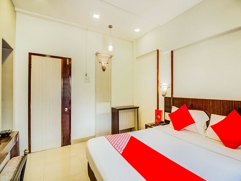 Oyo Flagship 19825 Hotel Panchratna