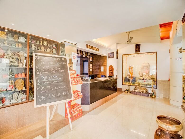 Oyo Flagship 19825 Hotel Panchratna