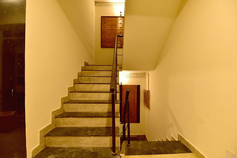 Hotel Oyo 22915 C M Regency