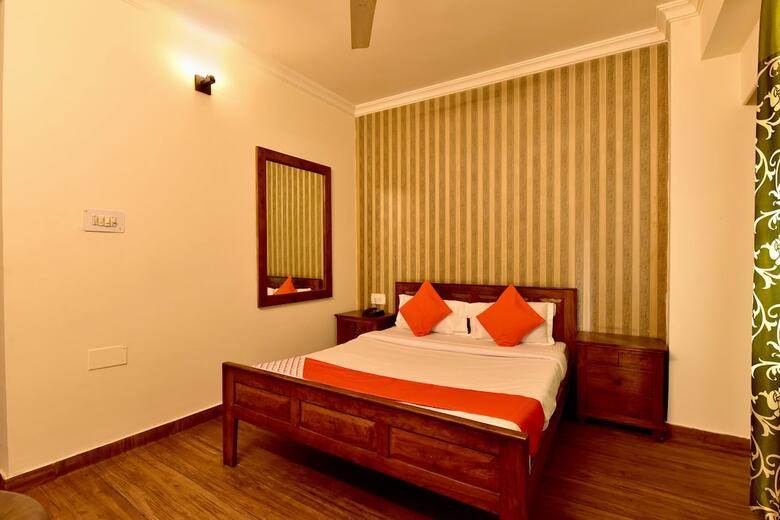 Hotel Oyo 22915 C M Regency