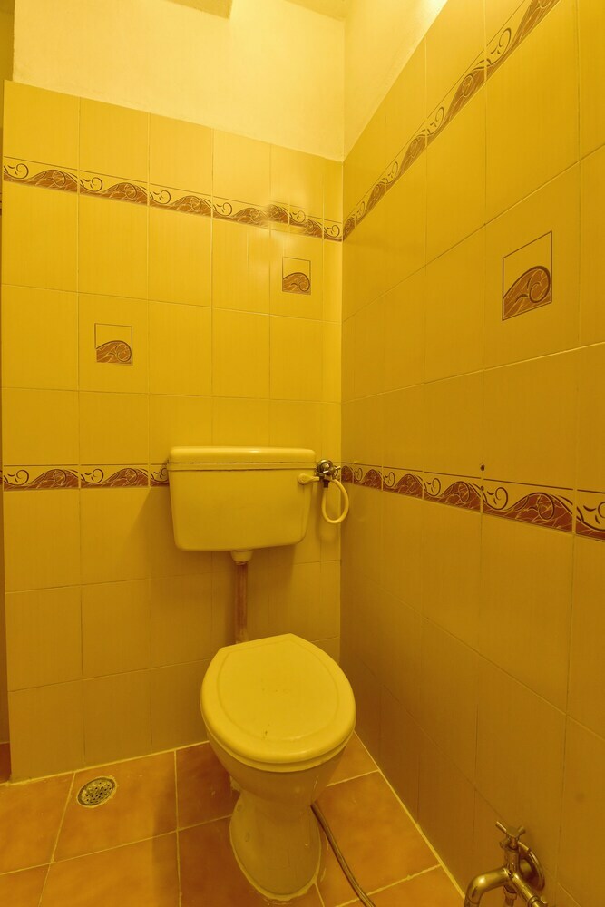 Hotel Oyo 22915 C M Regency
