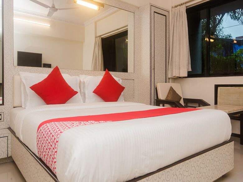 Oyo 17300 Hotel Solitaire