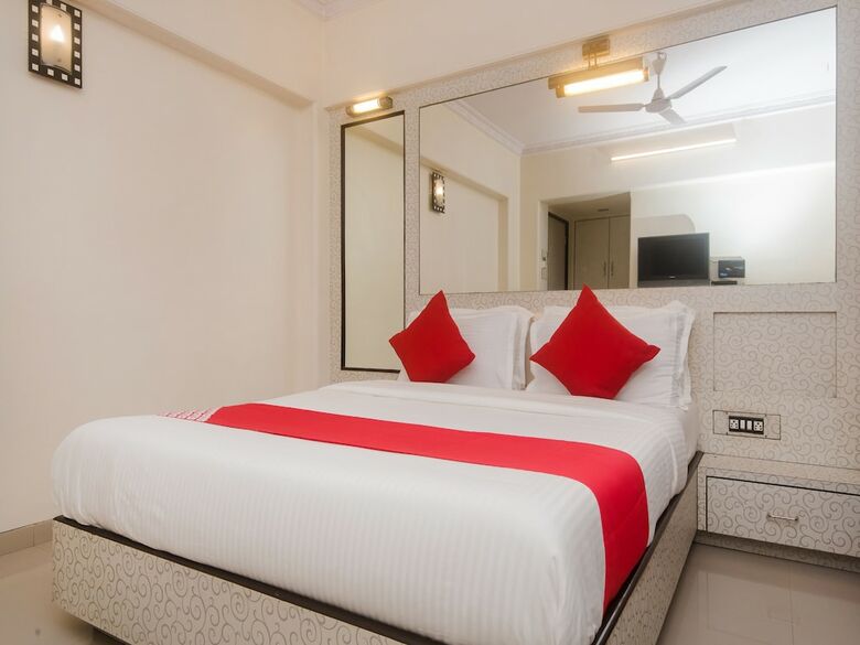 Oyo 17300 Hotel Solitaire