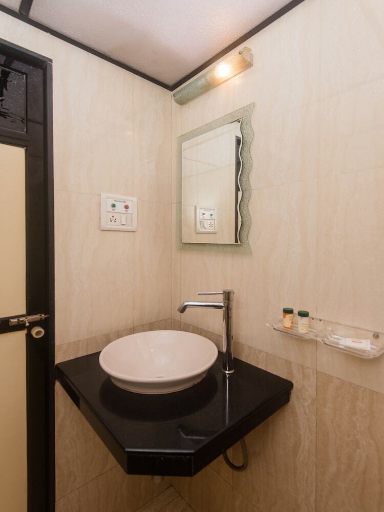 Oyo 17300 Hotel Solitaire