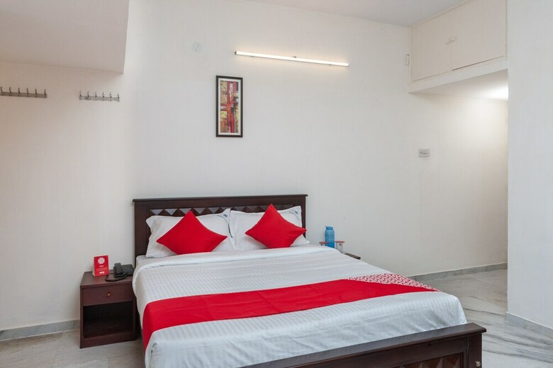 Hotel Oyo 24168 Amrita Inn