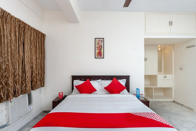 Hotel Oyo 24168 Amrita Inn