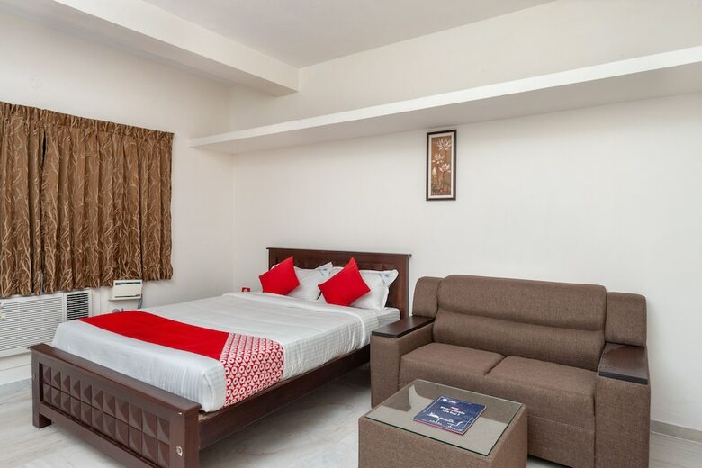 Hotel Oyo 24168 Amrita Inn