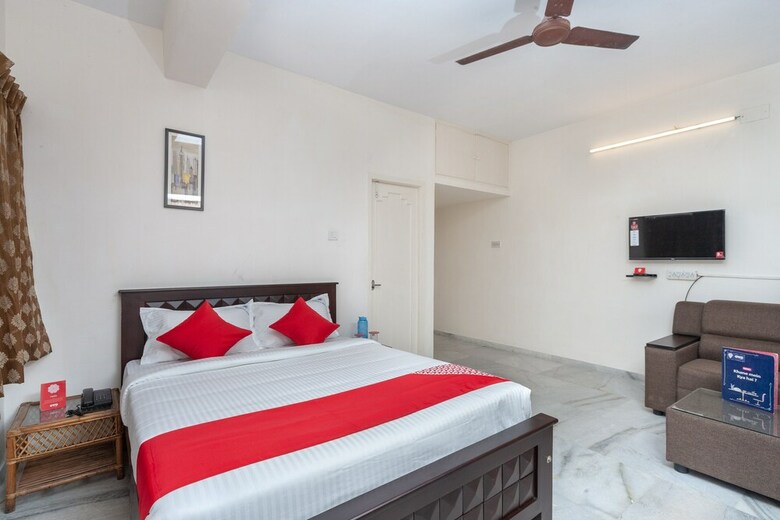 Hotel Oyo 24168 Amrita Inn