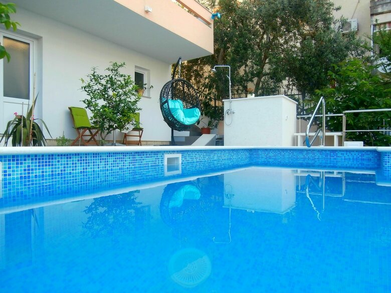 Hotel Apartments Song