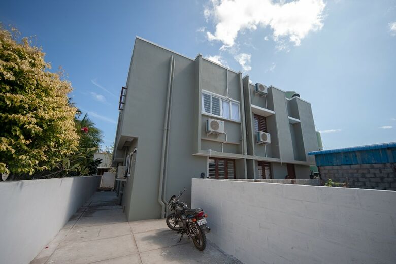 Hotel Oyo 24052 Flagship Covelong Residency