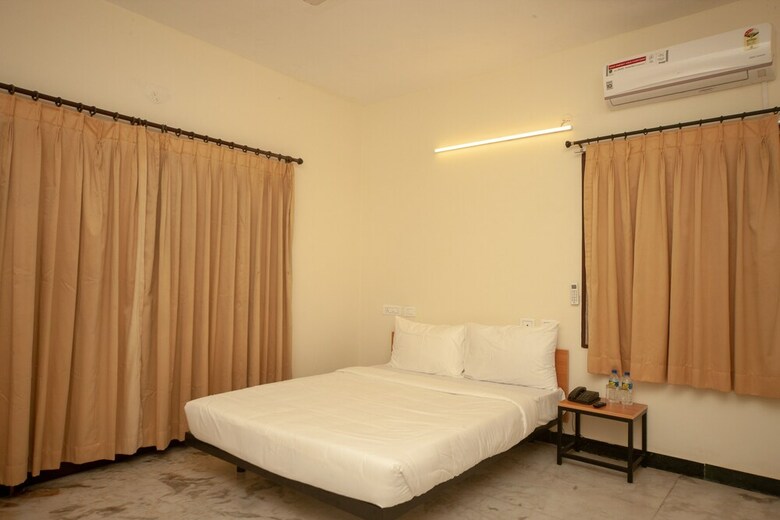 Hotel Oyo 24150 Silverkey Egmore