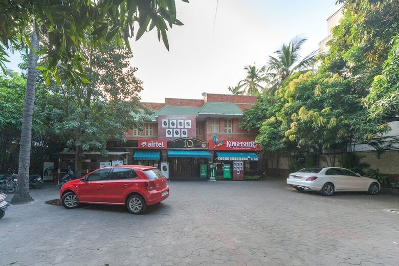 Hotel Oyo 22280 Kences Inn
