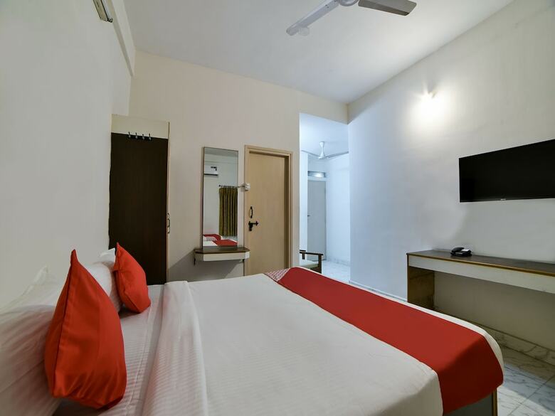 Oyo 16533 Hotel Sudarshan