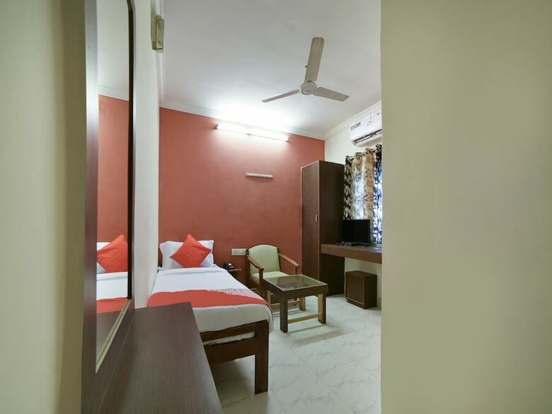 Oyo 16533 Hotel Sudarshan