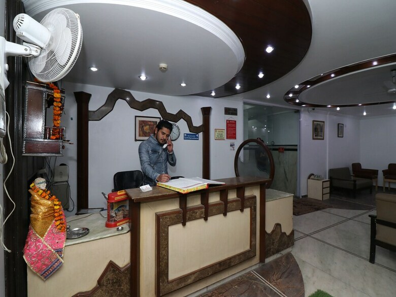 Oyo 27802 Hotel Boom Room
