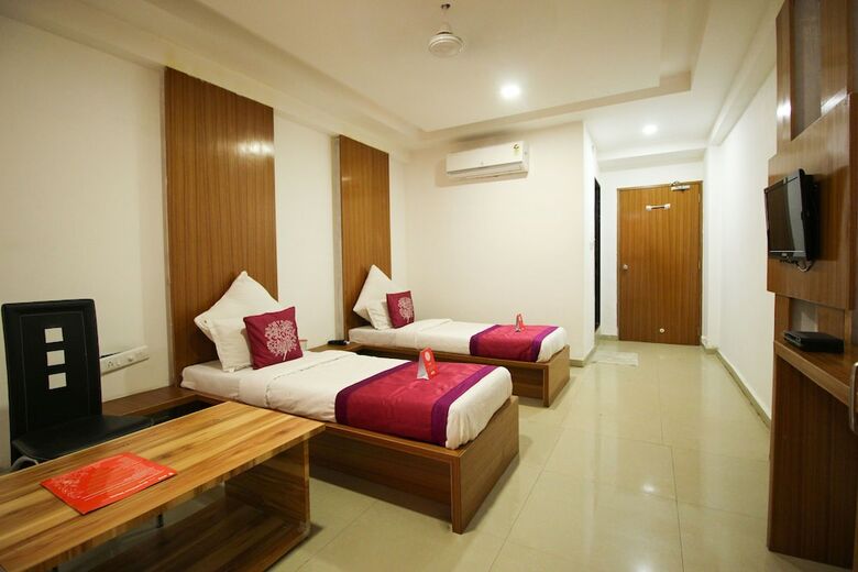 Oyo 5122 Hotel Midway Residency
