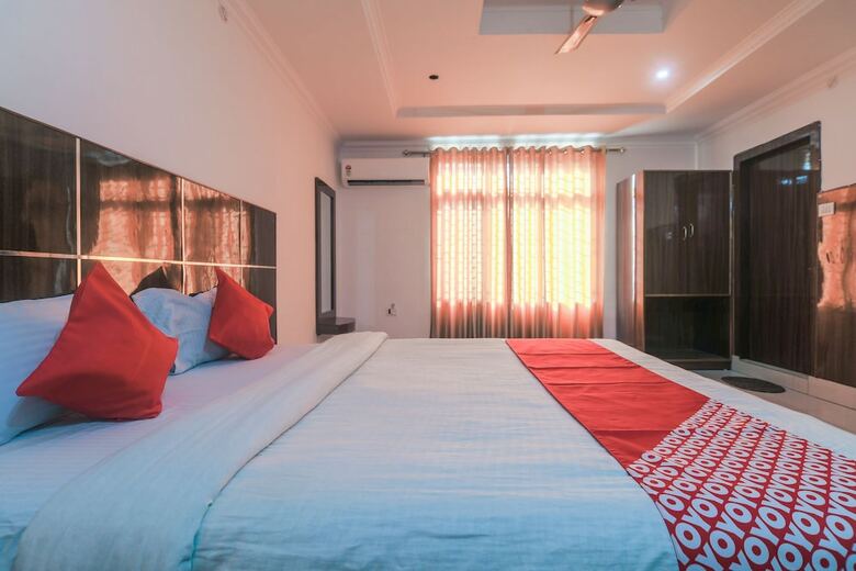 Oyo 23304 Hotel Shiva