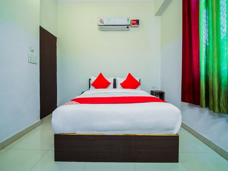 Oyo 23492 Hotel Blue Sapphire