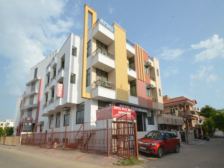 Oyo 12724 Hotel Stay Bridge