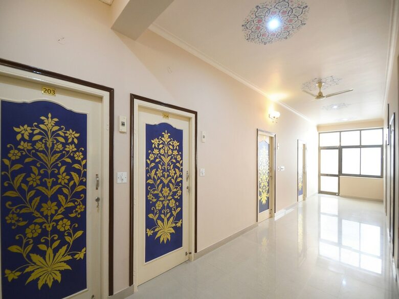 Oyo 12724 Hotel Stay Bridge