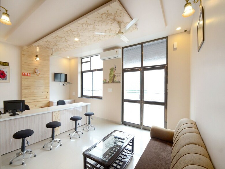 Oyo 12724 Hotel Stay Bridge